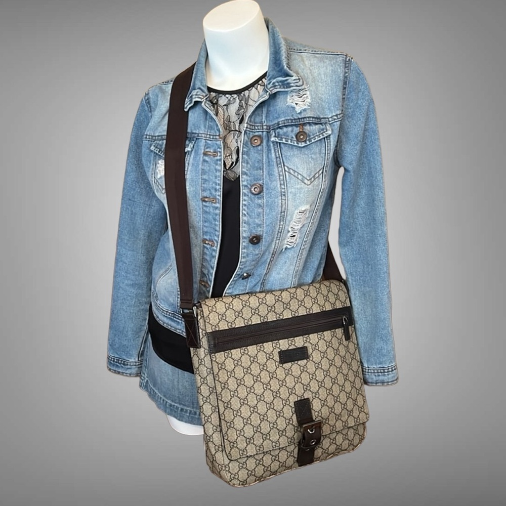 A136- 💯 % authentic Gucci messenger bag